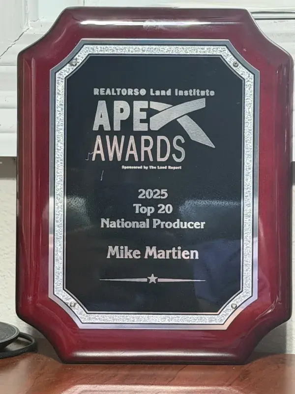 Land industry award earned by Mike Martien